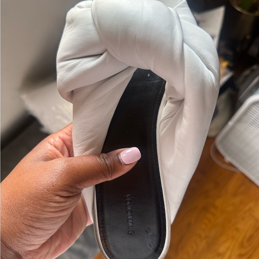 Balenciaga Ivory Gift Box - Picture 10 of 12
